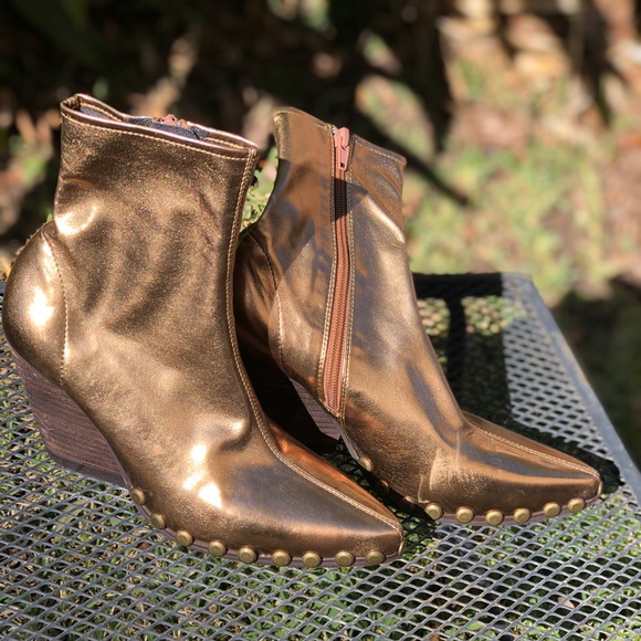 Jeffrey Campbell/Free People bronze booties. NWOT - Picture 1 of 8